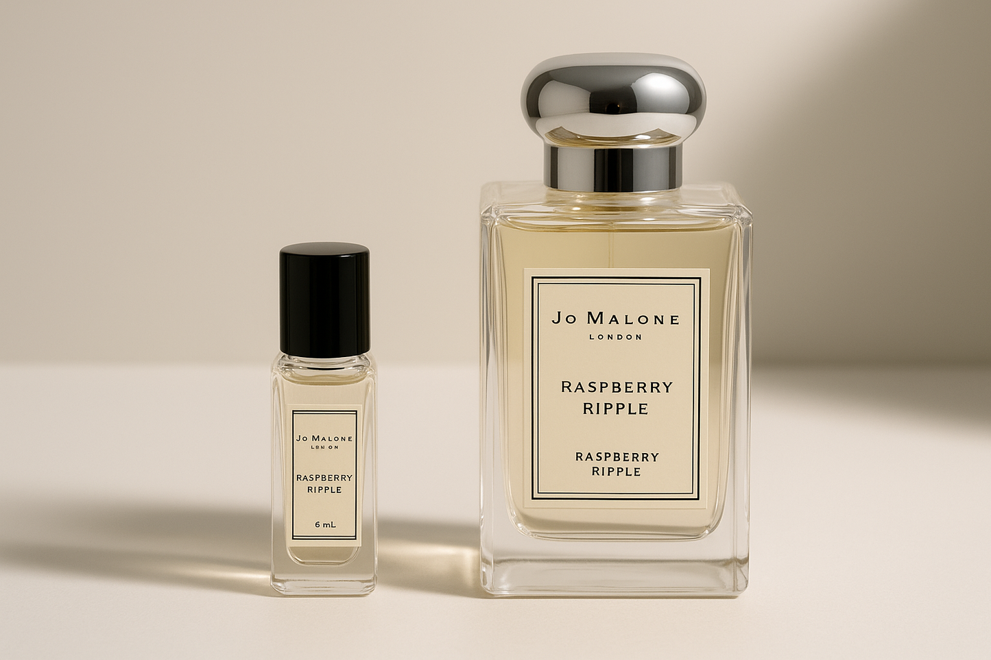Jo Malone Raspberry Ripple 6 ml parfumstaaltje standing next to 100 ml bottle of Jo Malone Raspberry Ripple