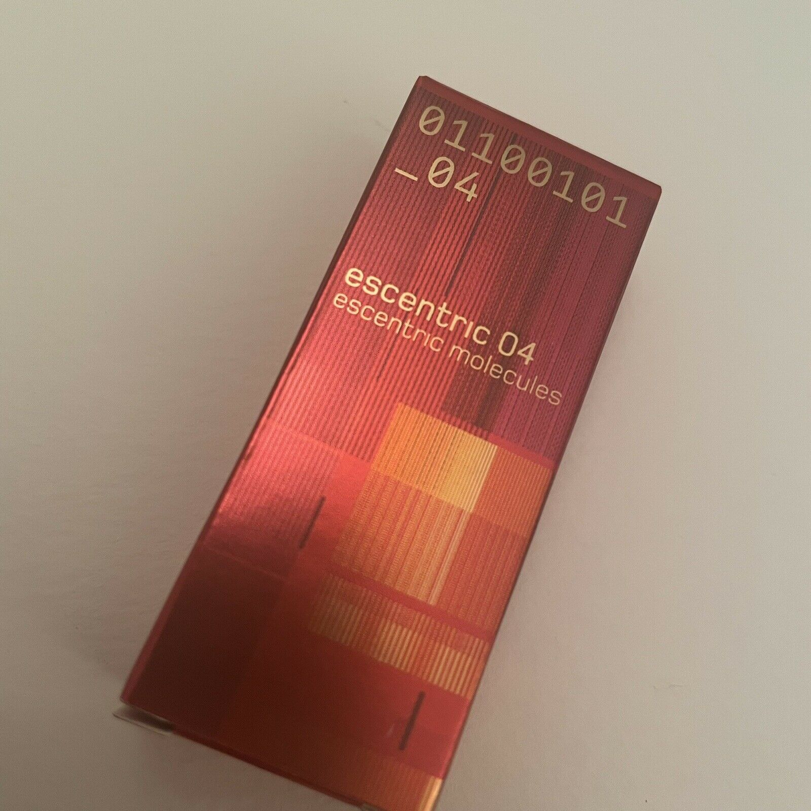 Molécules Escentric Escentric 04 2 ml 0,07 fl. onces. hivatalos parfum menthe, Escentric Molecules Escentric 04 2ml 0.07 fl. onces. amostra oficial de parfum, Escentric Molecules Escentric 04 2ml 0.07 fl. onces. 官方香水样品, Montre officielle de parfum Es